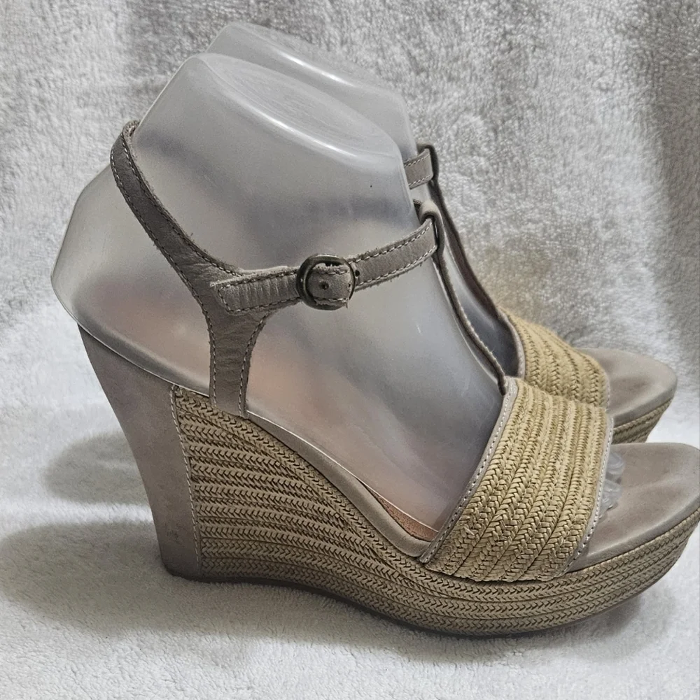 UGG Australia Fitchie Platform Wedge Sandals 1006844 Oyster Tan beige size 8